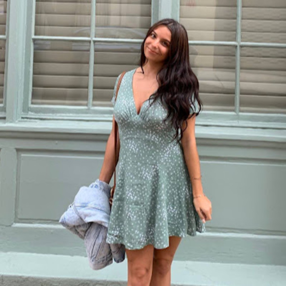 Meet your Posher, Erica - Picture 1 of 1